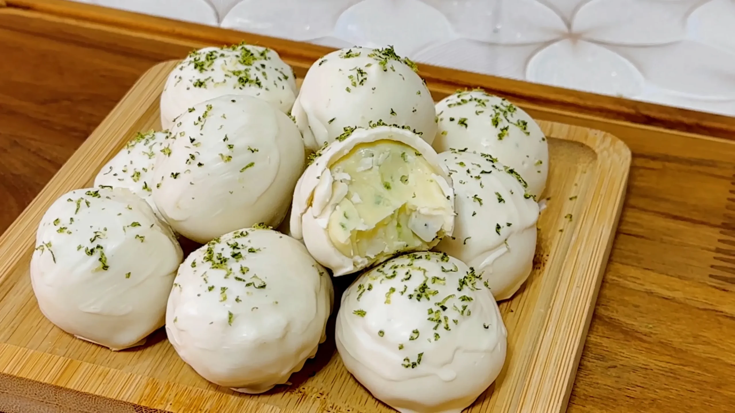 Essa é a melhor receita de trufa de limão muito fácil e fica uma delícia