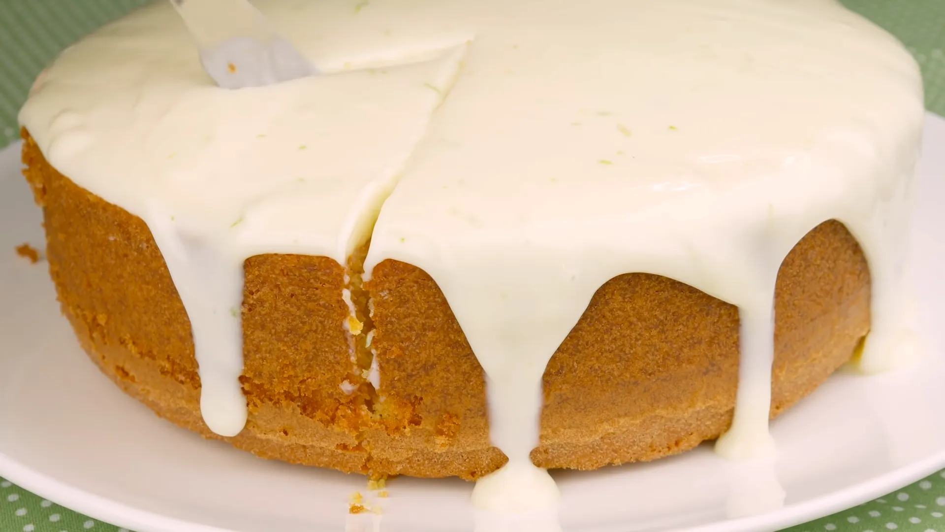 Bolo de Limão Verdinho com Cobertura: Uma Tentação que Vai Conquistar Todos