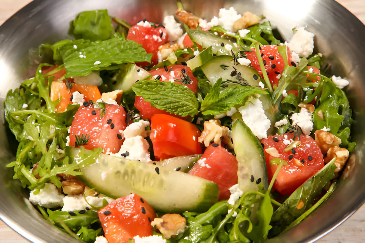 Famosa Salada Low Carb com Molho Que Contribui Para Perda de Peso