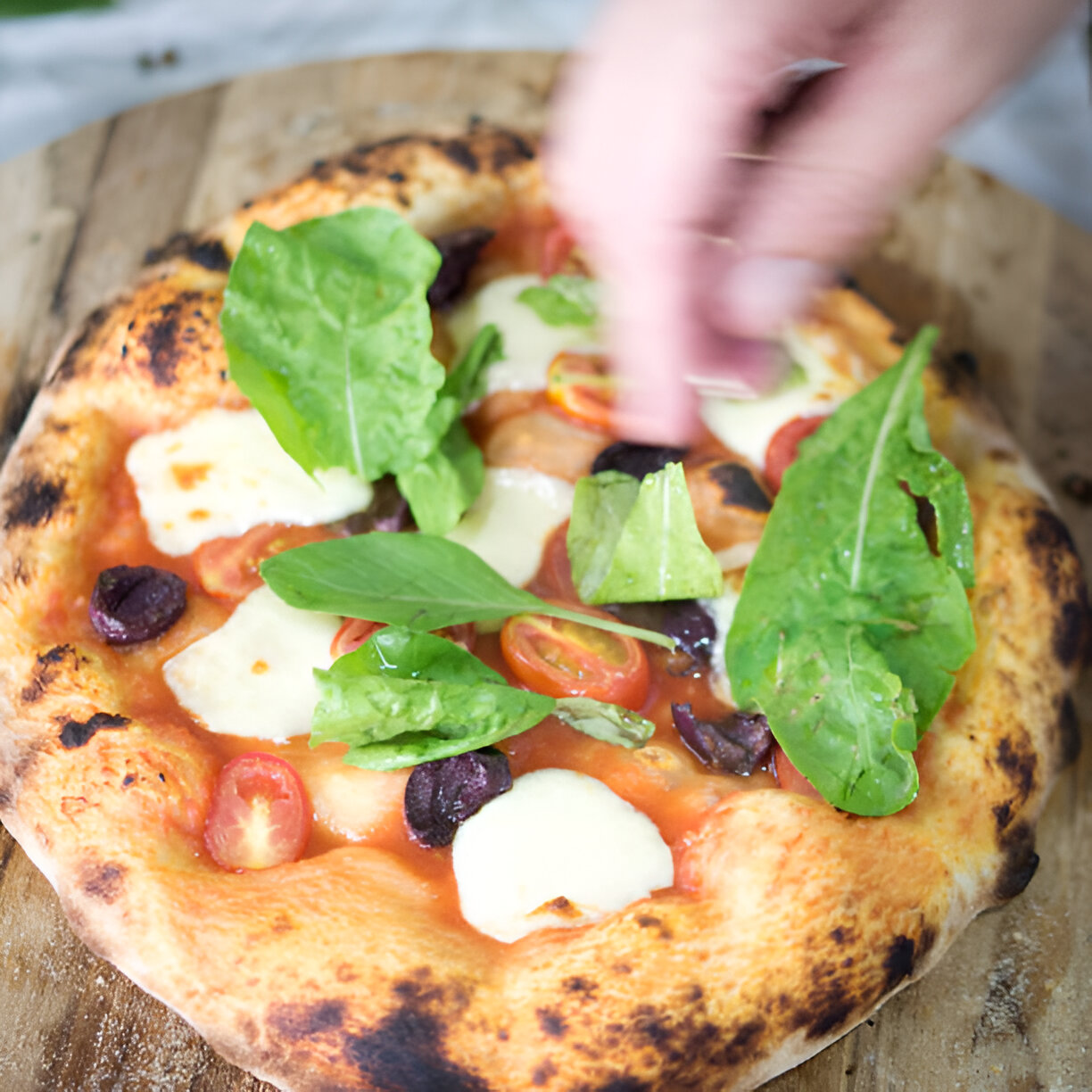 Pizza caseira de massa mole :bem fácil de fazer e todo mundo adora, para o lancehe da sua tarde