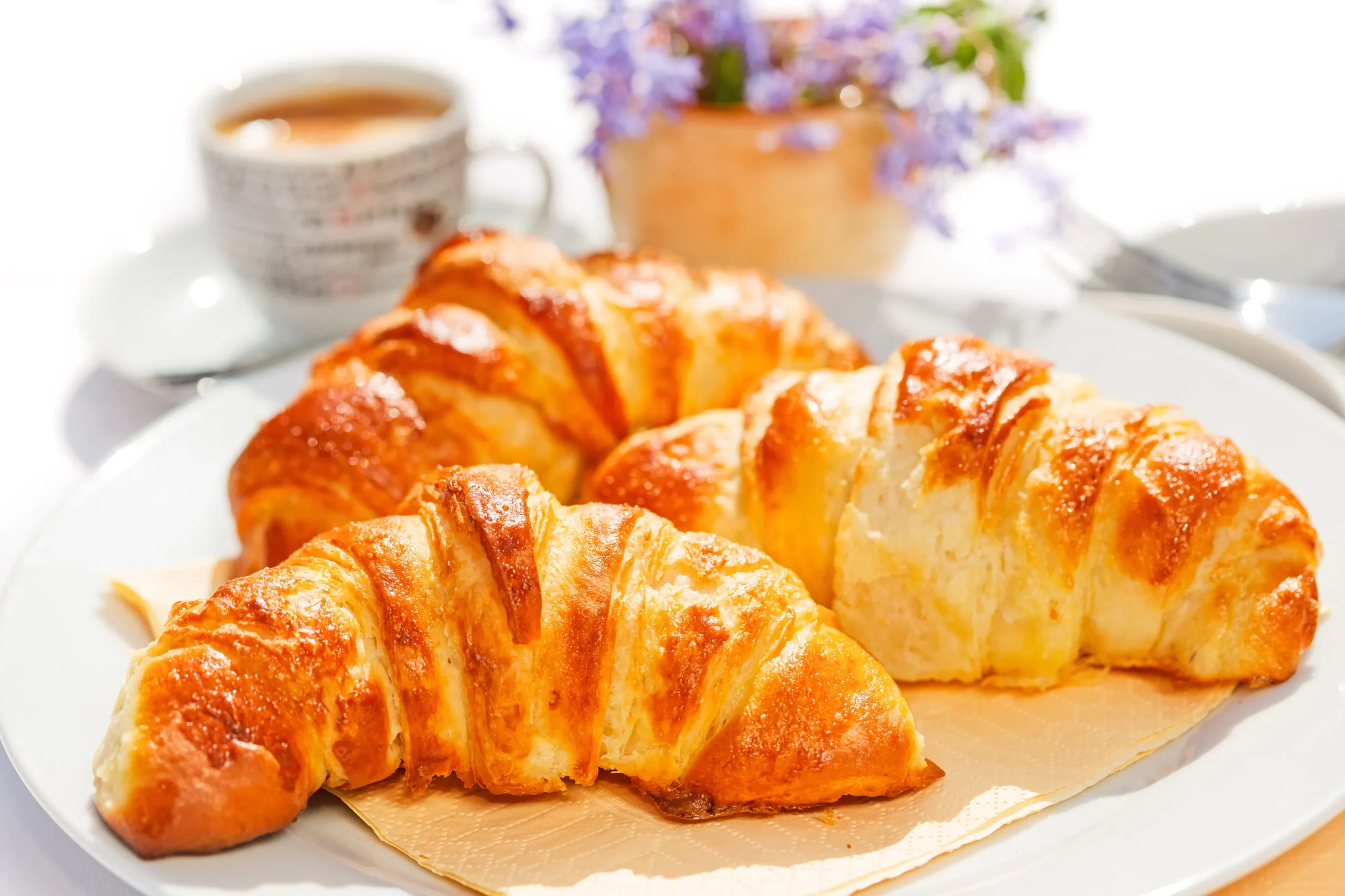 Receita de Croissant com a Massa Perfeita e um Recheio Muito Molhadinho e Saboroso: Um Clássico Francês para Seu Café