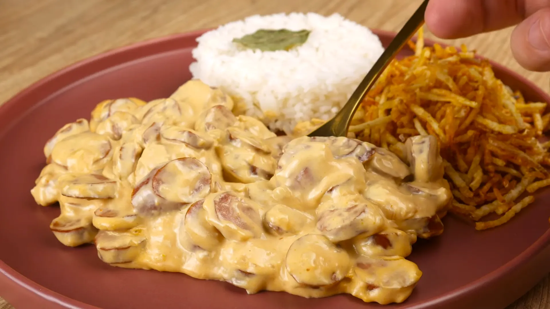 Estrogonofe de Calabresa: Fácil, Cremoso e Delicioso