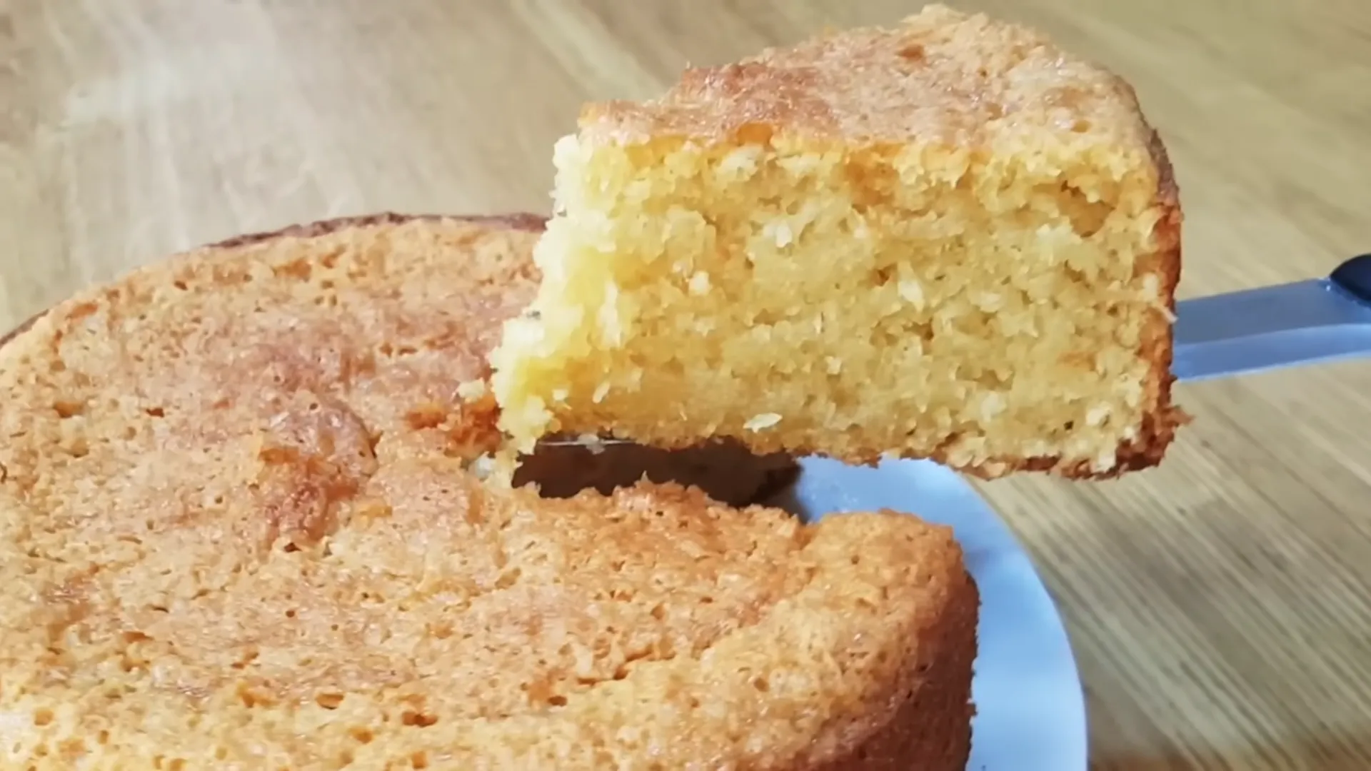 Bolo de Coco Fit - Receita sem Farinha, Sem Lactose Super Molhadinho