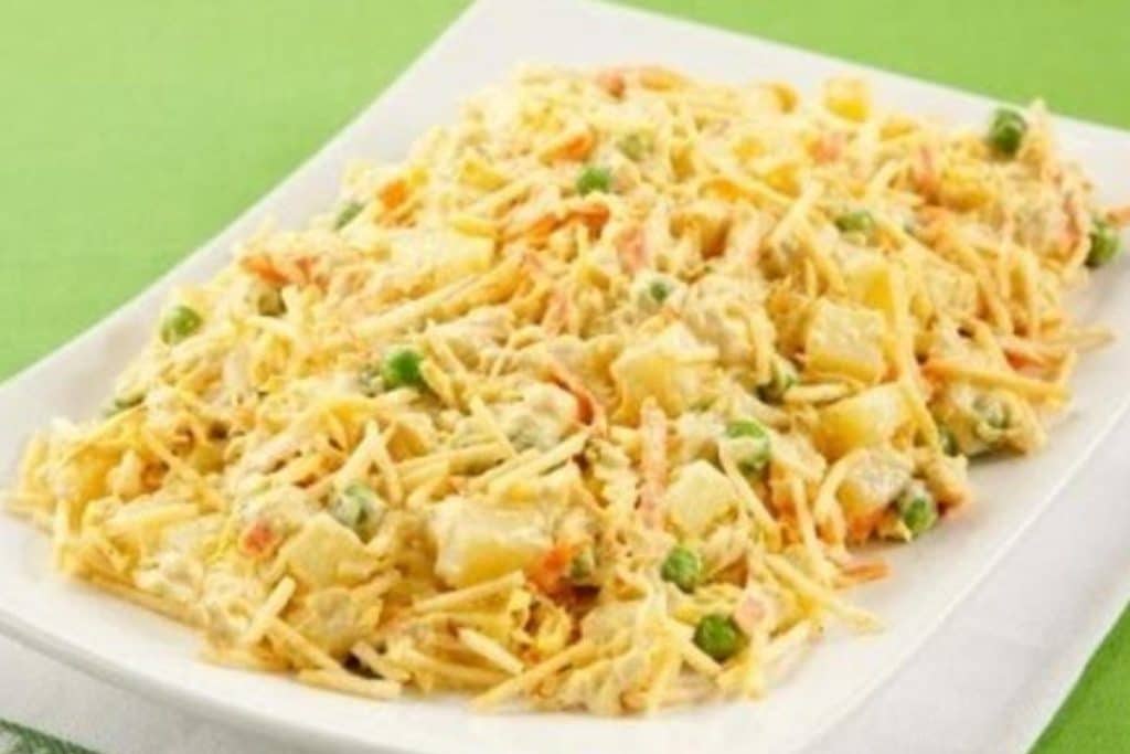 Delicioso salpicão de frango é a opção ideal para complementar seu almoço de fim de semana