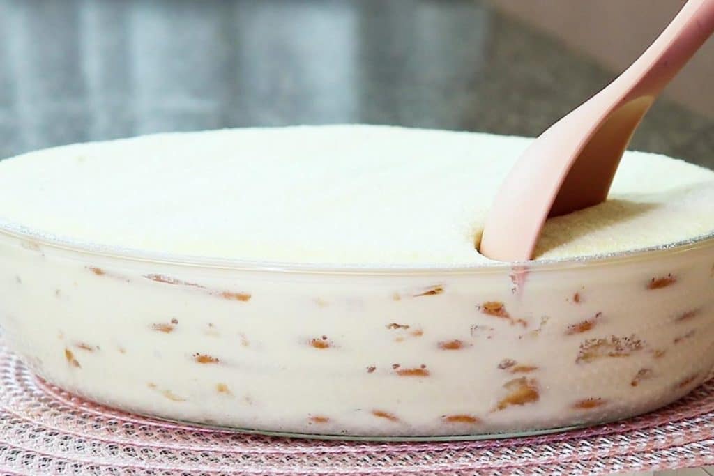 Prepare uma deliciosa sobremesa cremosa de leite ninho com apenas uma etapa: bata e deixe gelar!