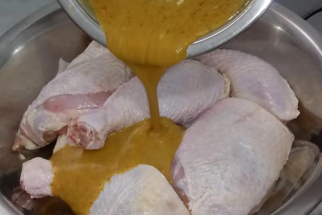 Aprenda a preparar um prato de frango rápido e saboroso para o almoço em família