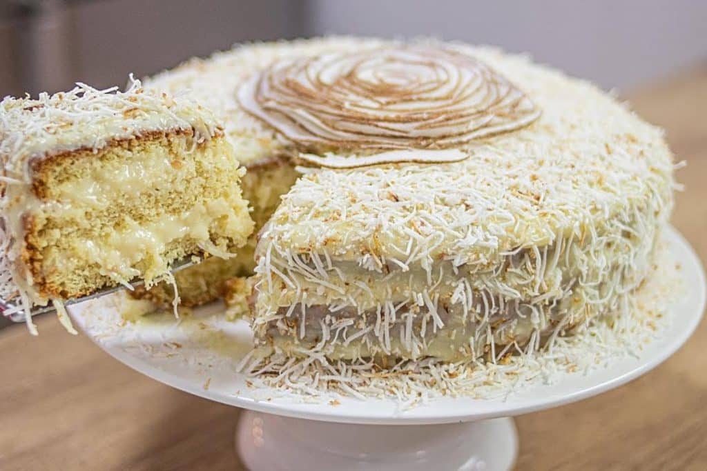 Sensacional receita de bolo de cocada cremosa engana olhos críticos com seu sabor impecável