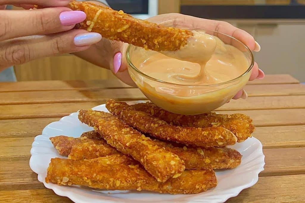 Prepare um delicioso petisco de frango com queijo para surpreender os amigos em casa