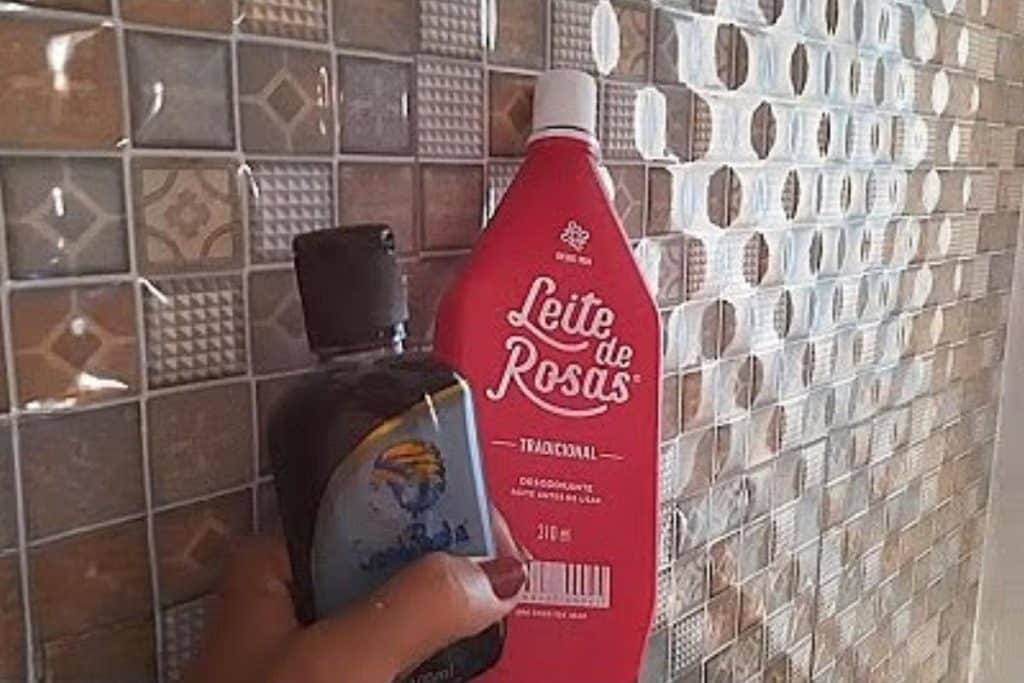 Descubra o segredo para remover manchas de azulejo sem muito trabalho, em qualquer ambiente da sua casa