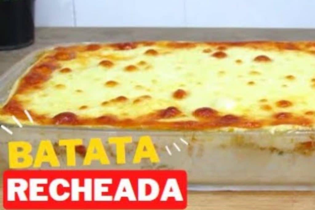 Deliciosa batata recheada com muito queijo feita pela mãe todo sábado em casa