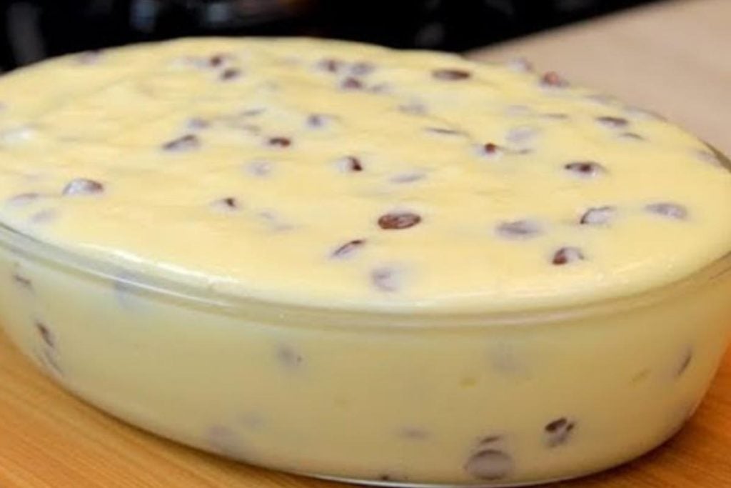 Prepare uma deliciosa sobremesa gelada com apenas 3 ingredientes fáceis de encontrar - receita imperdível!