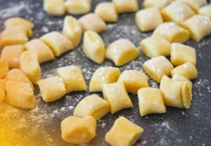 Aprenda a fazaer a melhor massa de nhoque caseira com apenas 4 ingredientes