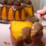 Bolo de Cenoura da Isamara Amâncio com Cobertura de Brigadeiro