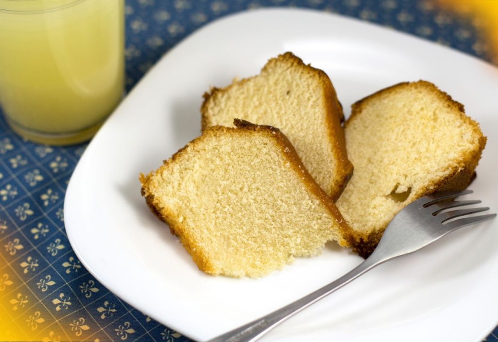 Receita de Bolo Simples para Café da Tarde