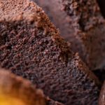 Receita de bolo de chocolate simples e fofinho