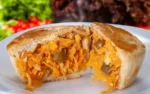 Torta de frango com cheddar