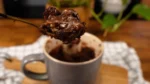 Bolo de Caneca no Microondas Fofinho e Recheado, Perfeito para a Vontade de Doce