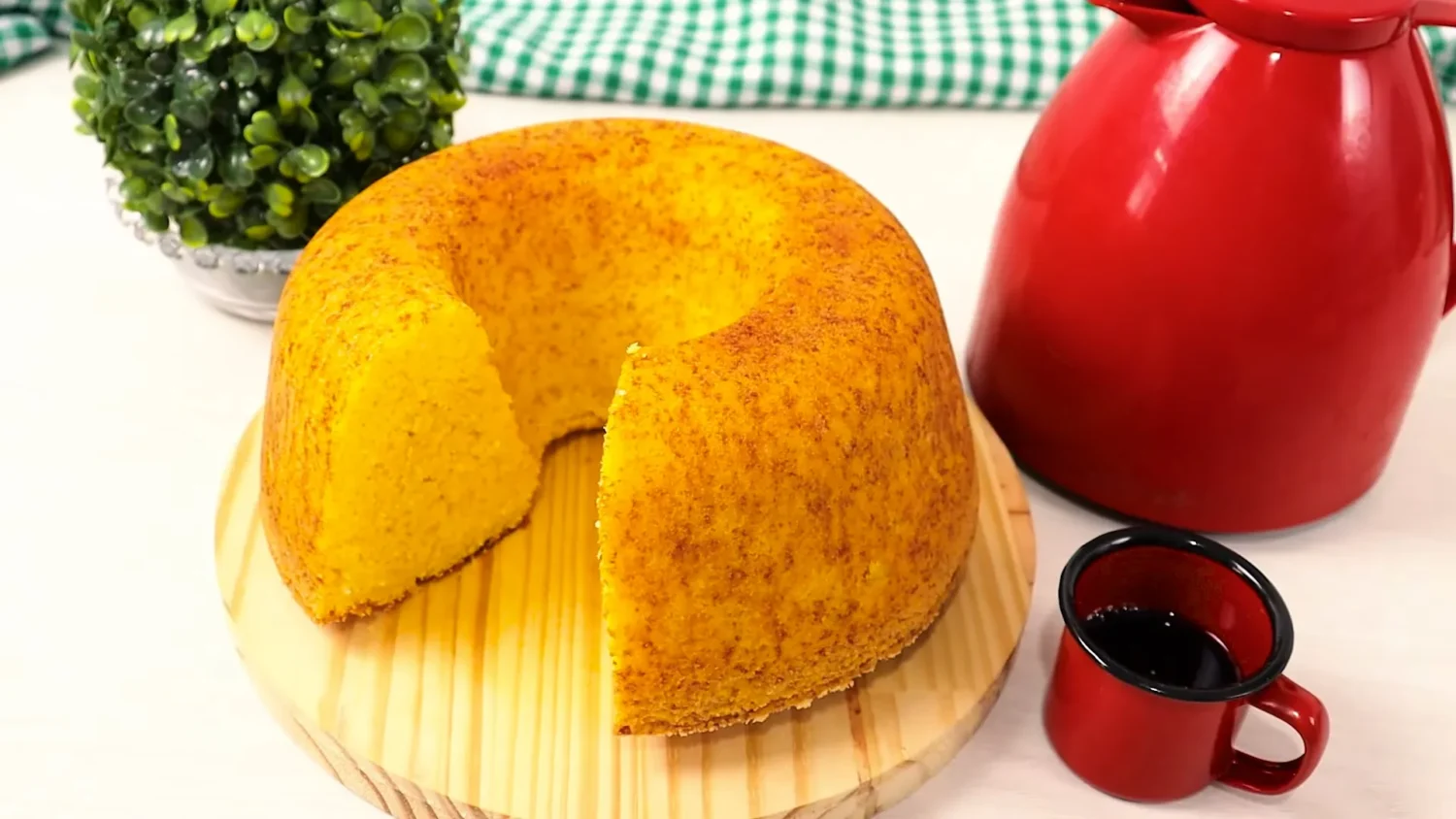 Bolo de Fubá com Coco Confira a Receita Simples e Aprenda a Fazer na sua Casa