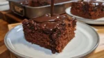 Bolo de chocolate molhadinho no liquidificador Delicioso e fácil de fazer