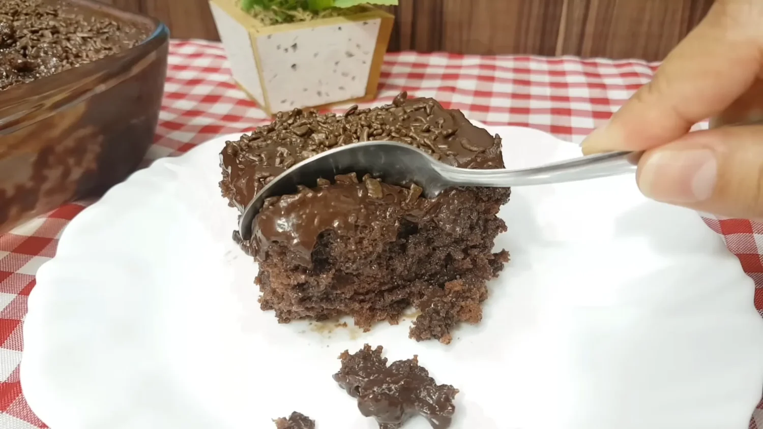 Modo de Preparo do Bolo Gelado de Chocolate: Passo a Passo Detalhado