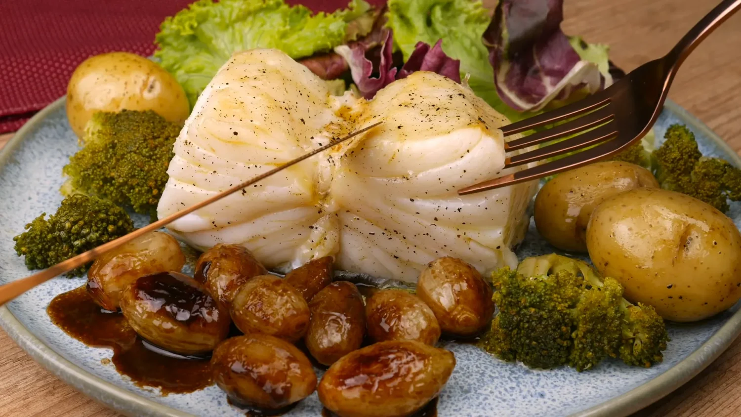 Bacalhau da Noruega ao Forno com Cebola Caramelizada: Receita Prática e Deliciosa