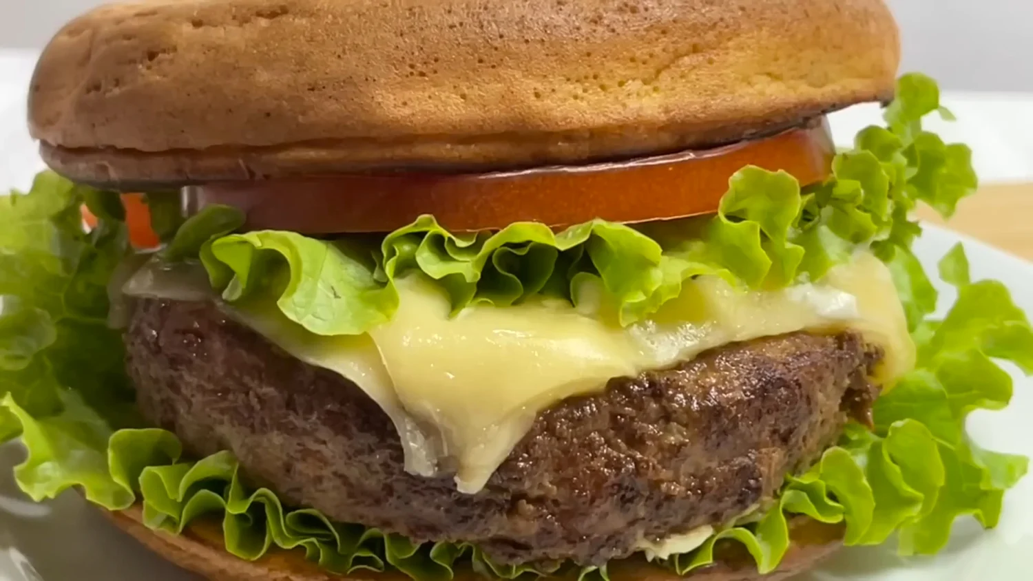 Um Sabor que Aproxima: Hambúrguer Low Carb para Compartilhar com Quem Você Ama