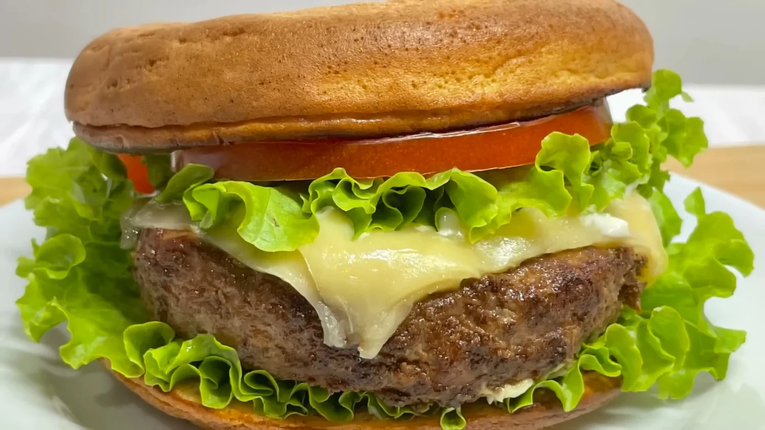 Um Sabor que Aproxima: Hambúrguer Low Carb para Compartilhar com Quem Você Ama