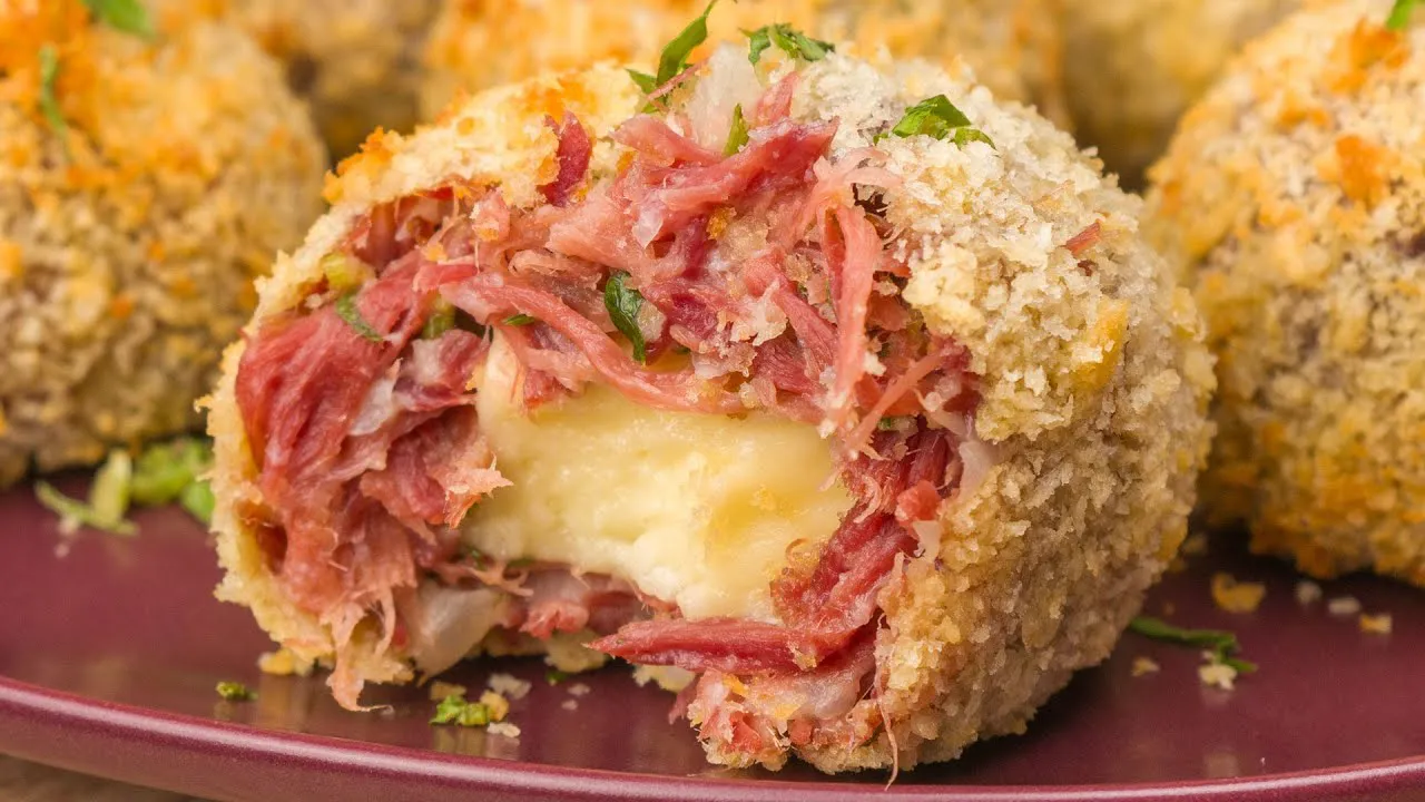 Bolinhos de Carne Seca Recheados com Queijo: Uma Delícia Irresistível para Qualquer Ocasião
