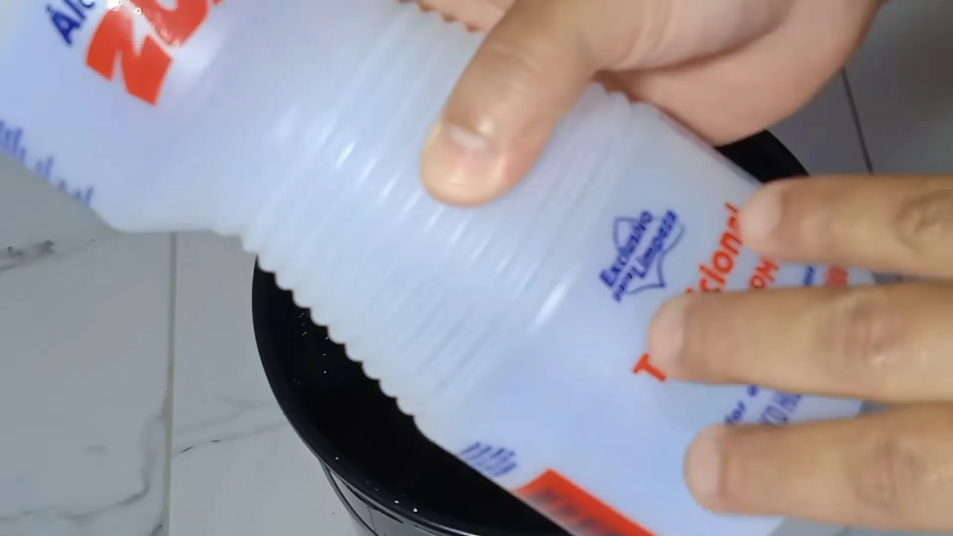 Como Limpar Banheiro Encardido de Forma Rápida e Eficiente