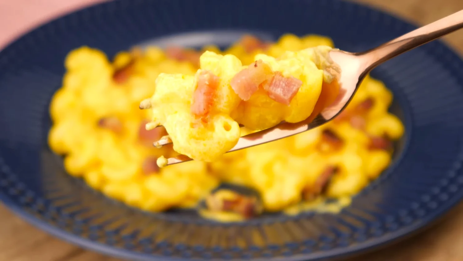 Sabor e Carinho: Macarrão com Cheddar e Bacon para Dias Especiais