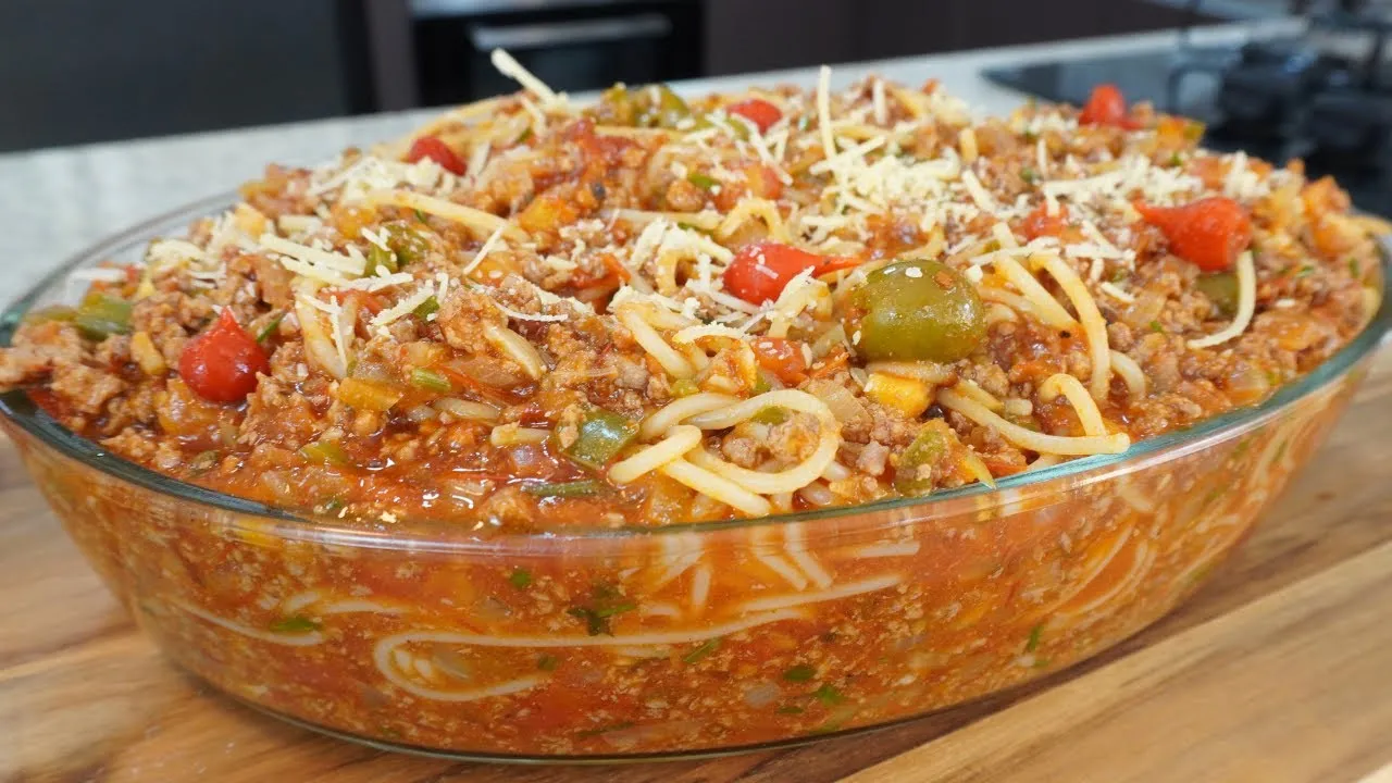 Macarronada com Molho de Carne Receita Prática e Deliciosa
