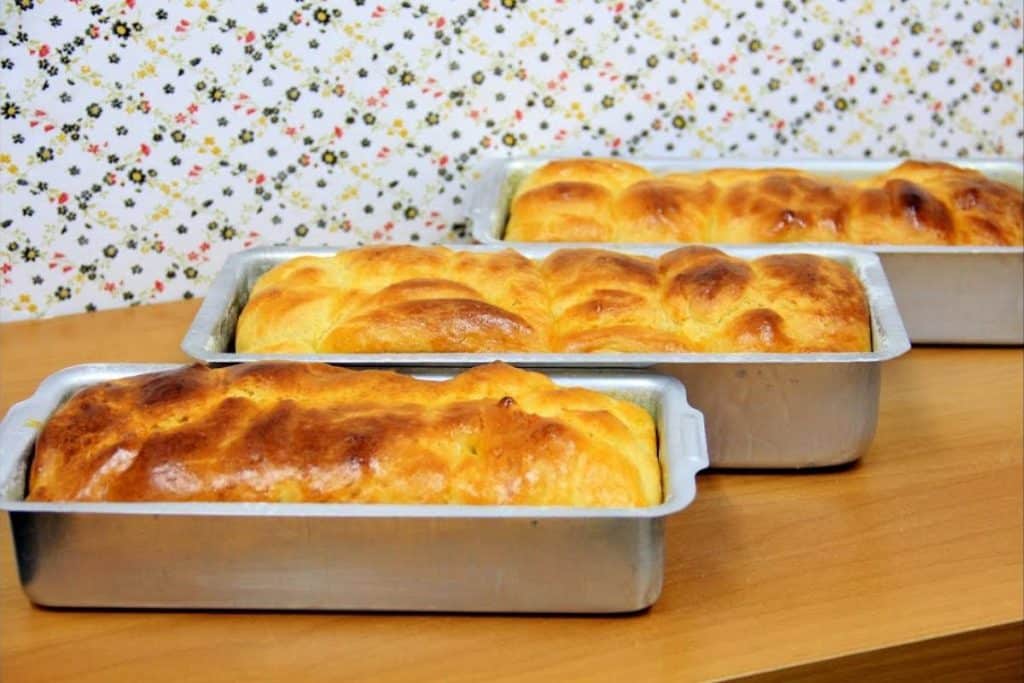 Pao caseiro de liquidificador delicioso para servir no cha da
