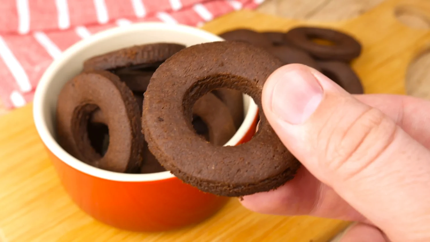 Ingredientes Simples para uma Rosquinha de Chocolate Perfeita