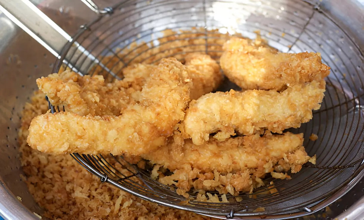Frango Empanado Dourado e Macio: O Segredo dos Restaurantes na Sua Cozinha