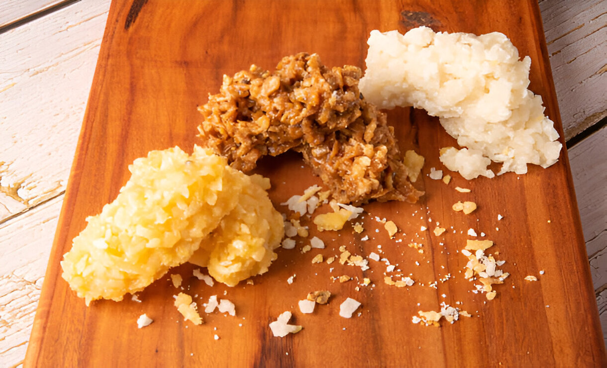 Se você é fã de cocada, prepare-se para se apaixonar por esta Cocada Cremosa que é diferente de tudo que você já provou. Com uma textura incrivelmente macia e um sabor que derrete na boca, essa receita vai se tornar a sua favorita. Perfeita para um lanche ou sobremesa, a cocada cremosa é fácil de fazer e é garantia de sucesso em qualquer ocasião.Vamos aprender a fazer essa cocada cremosa irresistível que vai conquistar todos à primeira mordida?