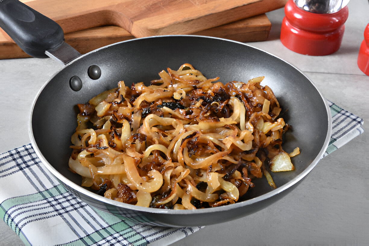 Cebola caramelizada: sem precisar colocar açúcar, transforme suas receitas