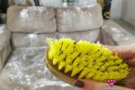 Aprenda a limpar seu sofa de maneira eficiente e remover