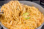 Aprenda a preparar um delicioso e suculento macarrao com sardinha