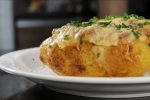 Batata recheada assada inspirada nos sabores da praca de alimentacao